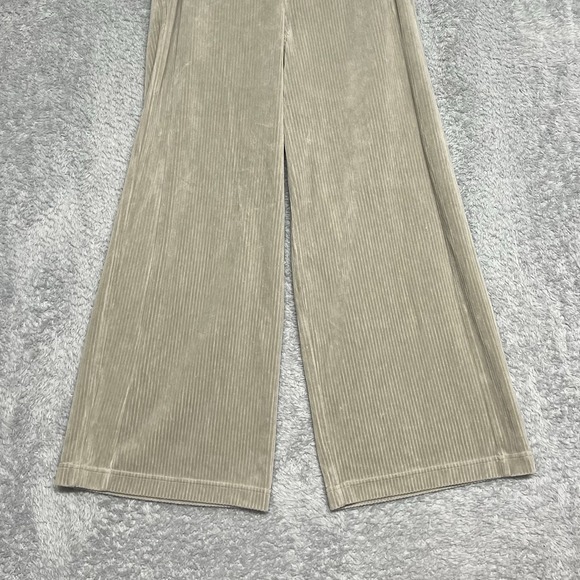 Lululemon Pants Size 4 Beige  Scuba Mid Rise Wide Leg Velvet Corduroy Athleisure - Picture 3 of 13